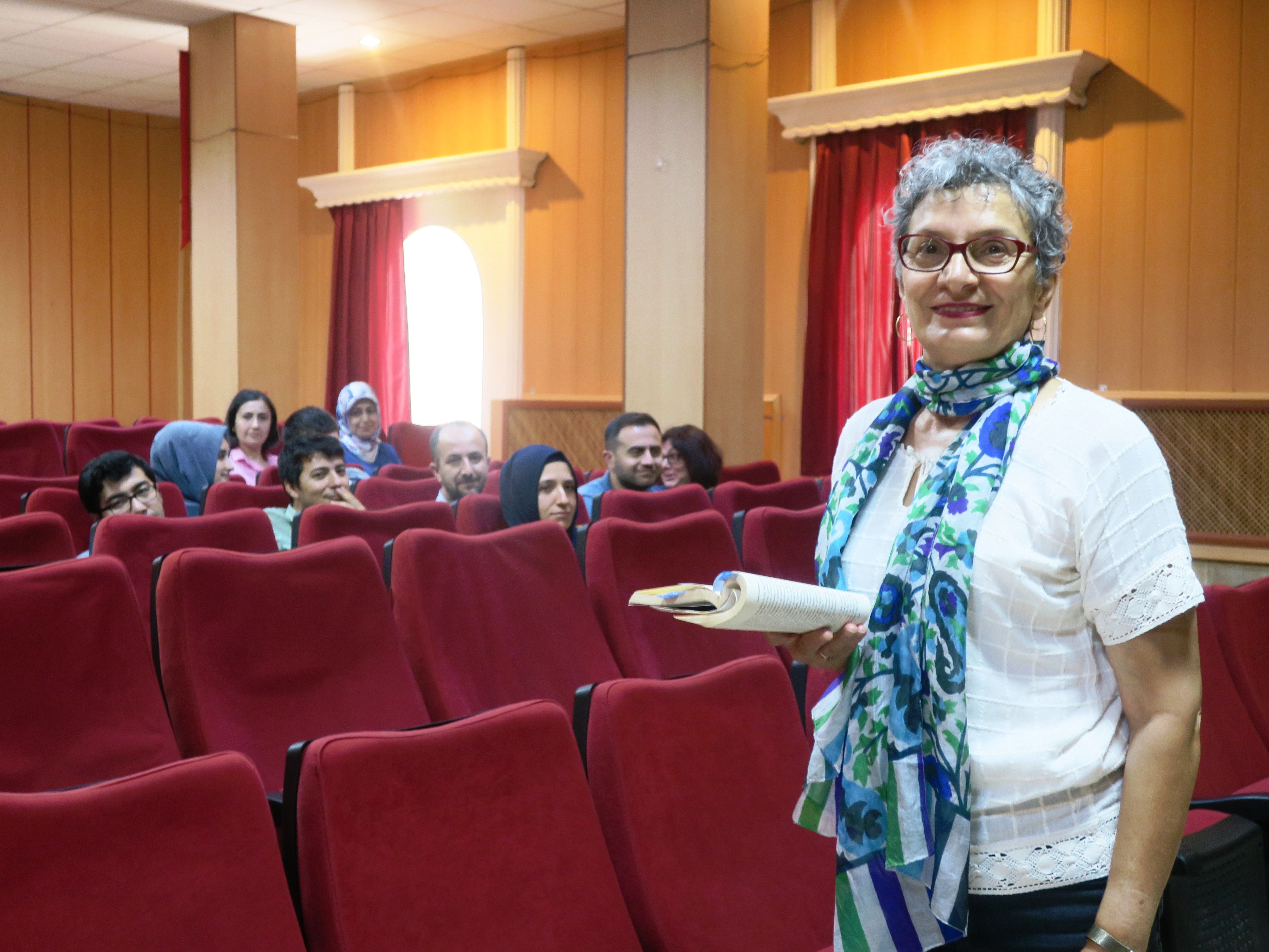 TÜM ÖĞRETMENLERE  SEVGİ ve SEVGİNİN DİLLERİ DENİLDİ