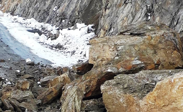 Çamoluk Yolu Heyelan Nedeniyle Kapandı