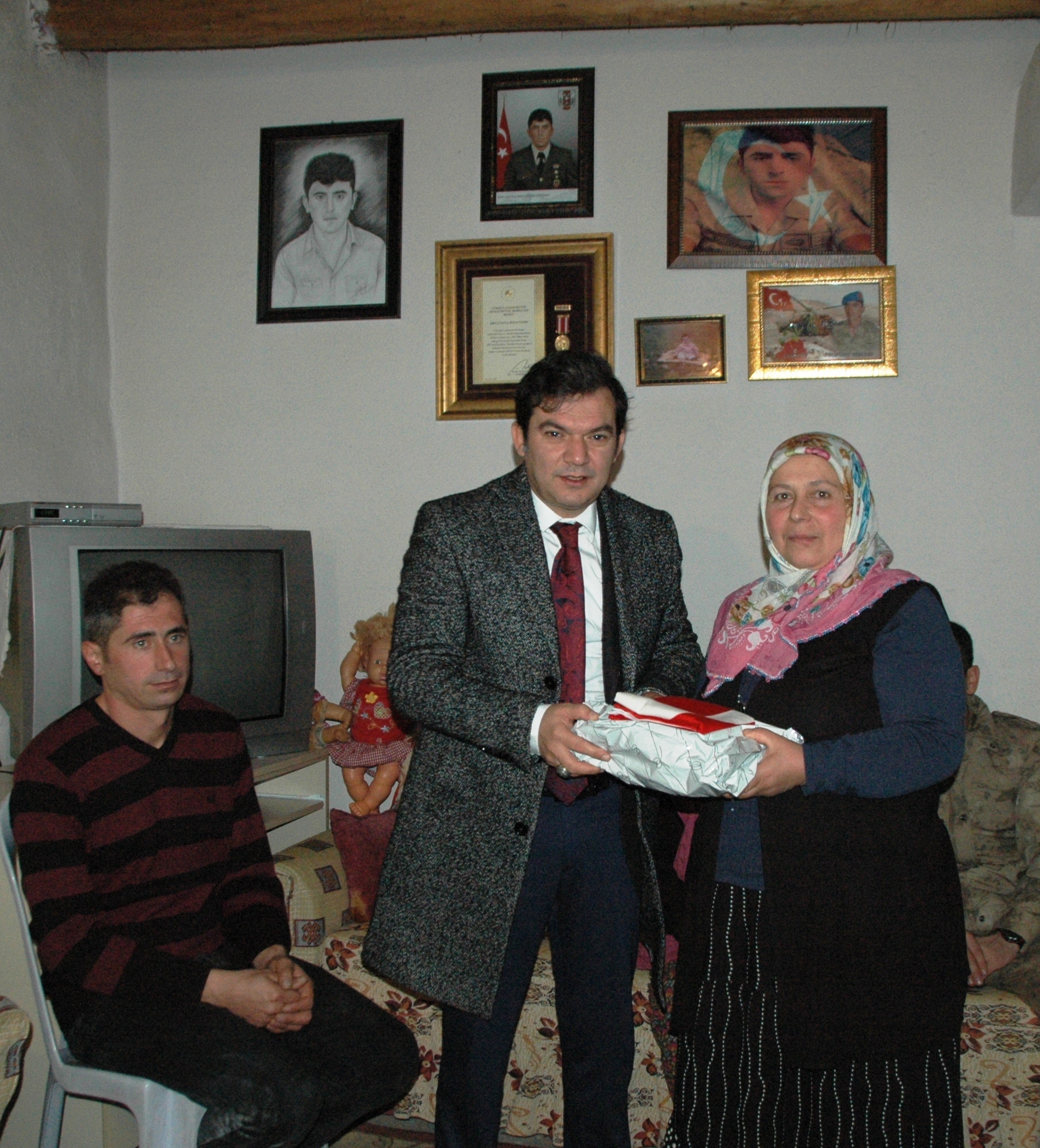 KAYMAKAM TENGİR ŞEHİT AİLELERİNİ ZİYARET ETTİ