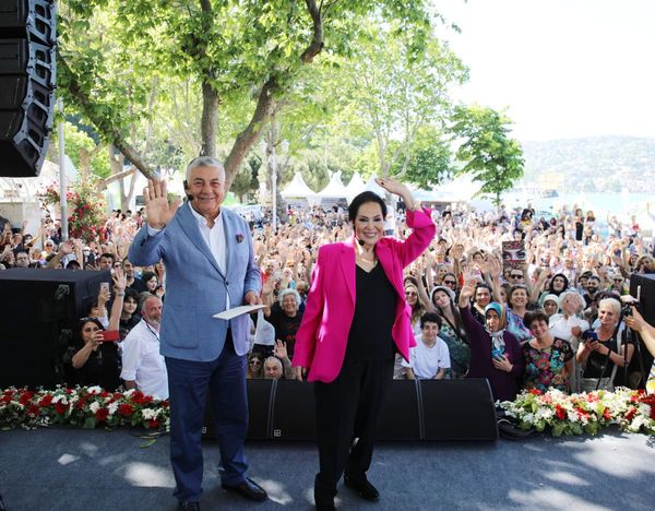 Başkan Şükrü  Genç ile Sultan Yüz Yüze