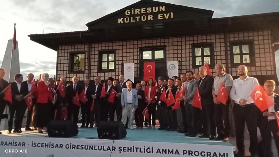 GİRESUN FEDERASYONU TAKDİR TOPLADI