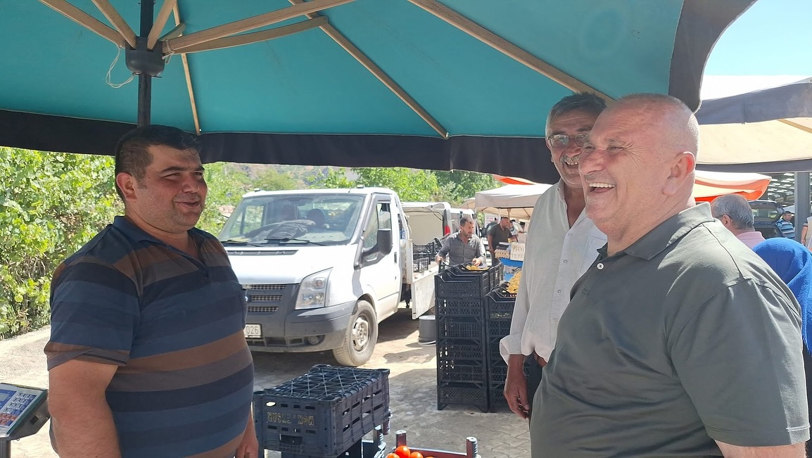 ÇAMOLUK KAPALI PAZAR YERİNE KAVUŞTU