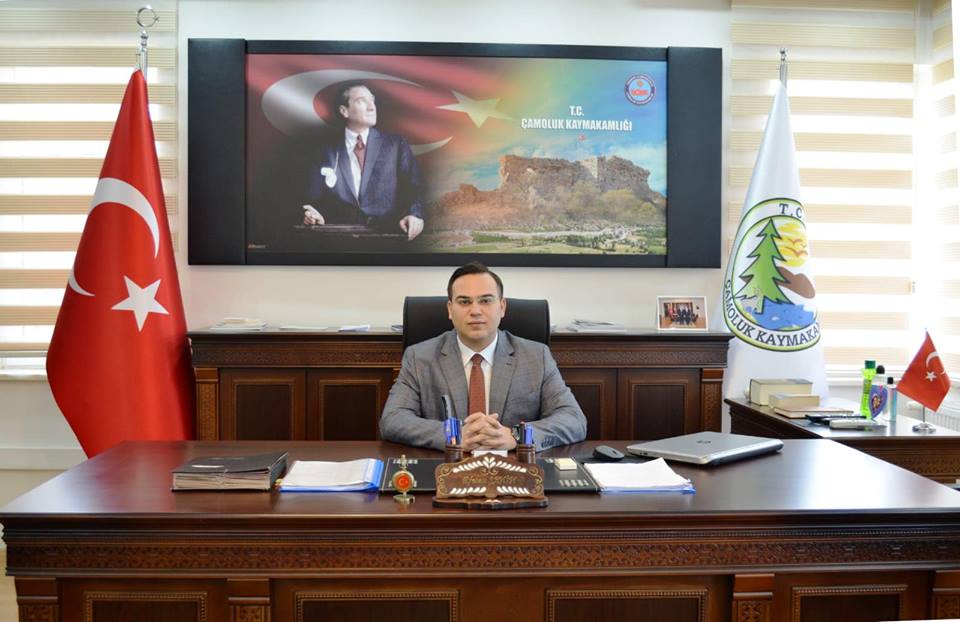 ÇAMOLUK KAYMAKAMI   EFECAN ŞAHİN 12 MART İSTİKLAL MARŞININ KABULÜ VE MEHMET AKİF ERSOYU ANMA GÜNÜ DOLAYISIYLA BİR MESAJ YAYINLADI
