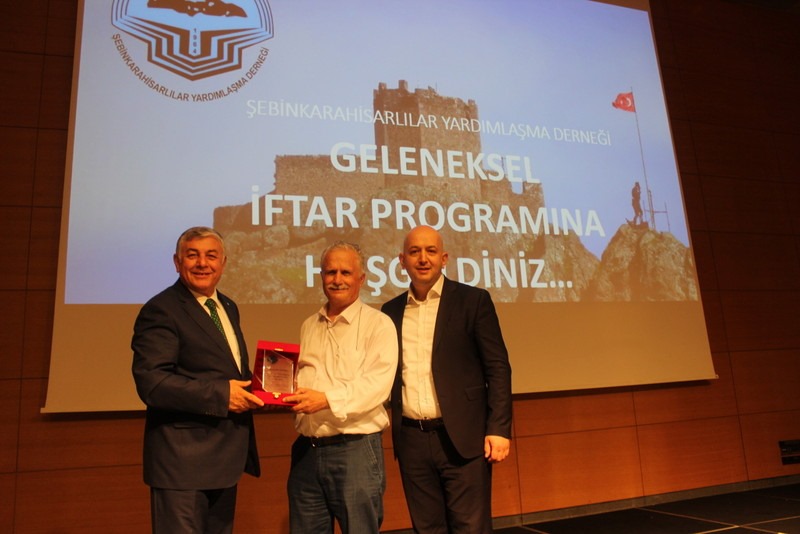 Vadinin Duayen  Gazetecisi Toygar, Plaket ile Onurlandırıldı
