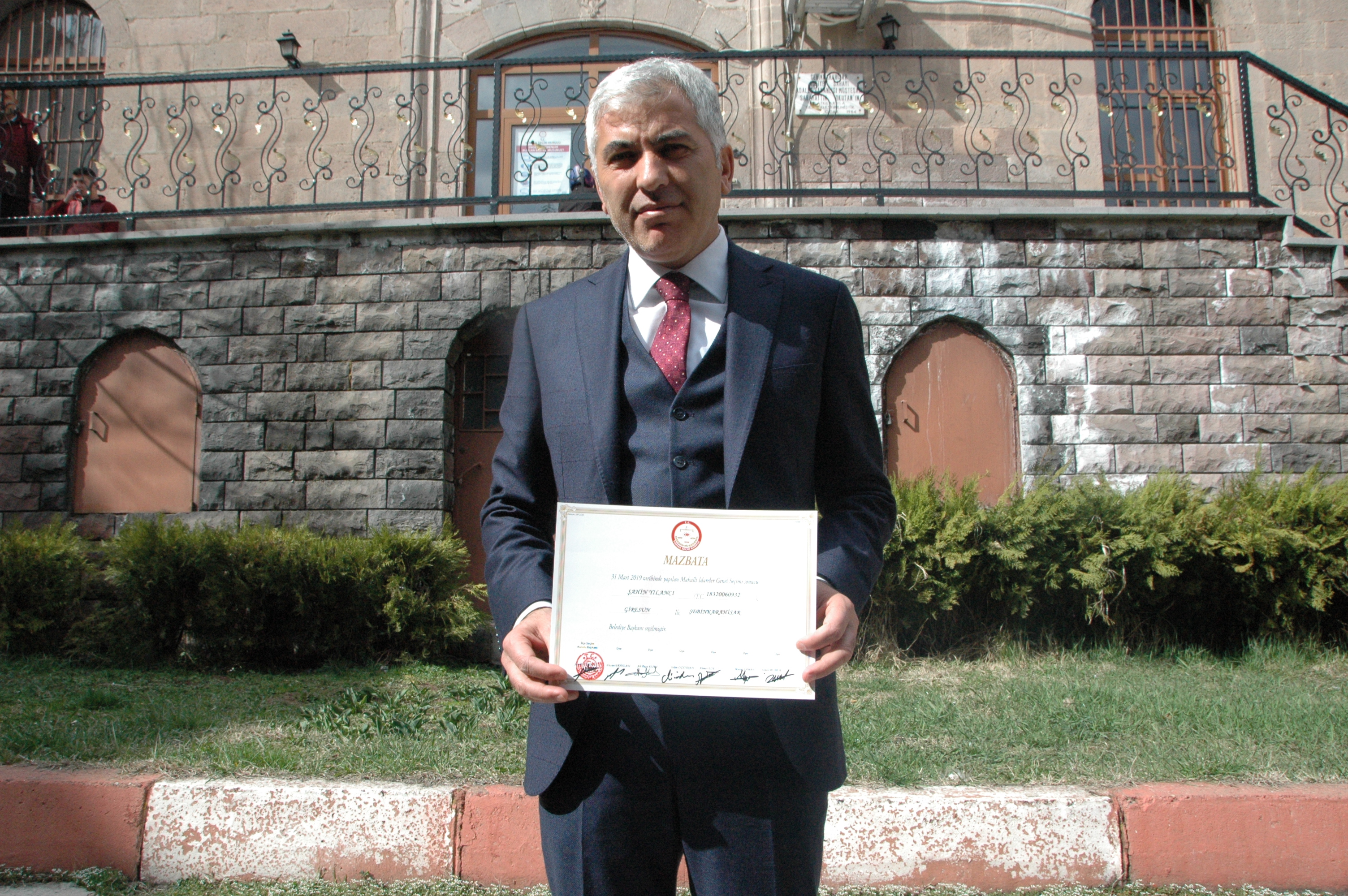 Belediye Başkanı Şahin Yılancı Mazbatasını Alarak Görevine Başladı 